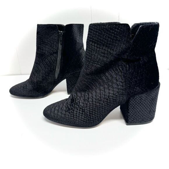 ALDO Velvet Crocodile Embossed Ankle Booties Size 7.5 - Picture 4 of 6